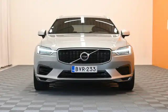 Harmaa Maastoauto, Volvo XC60 – BVR-233