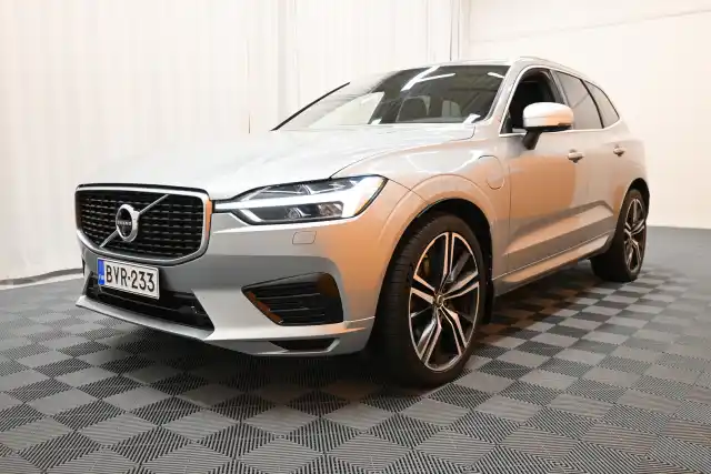 Harmaa Maastoauto, Volvo XC60 – BVR-233