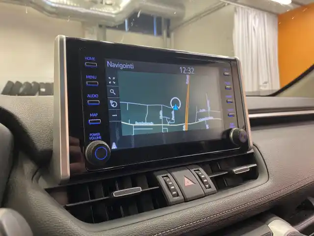 Sininen Maastoauto, Toyota RAV4 – BVR-361