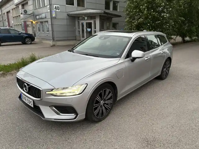 Harmaa Farmari, Volvo V60 – BVR-395