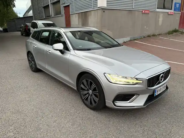 Harmaa Farmari, Volvo V60 – BVR-395