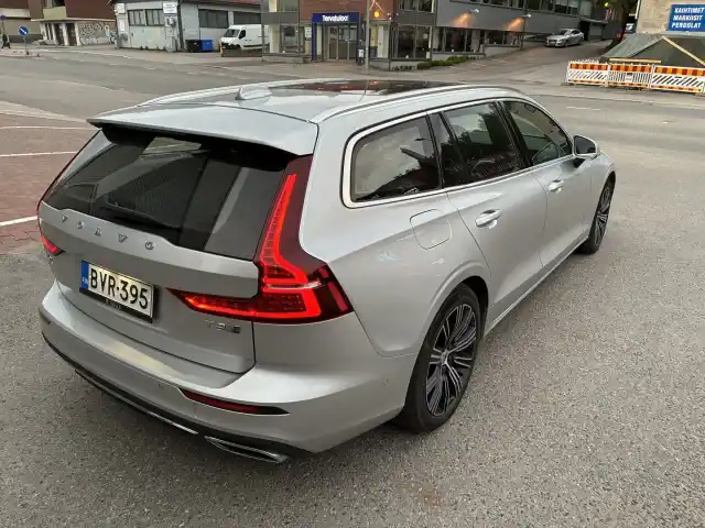 Harmaa Farmari, Volvo V60 – BVR-395