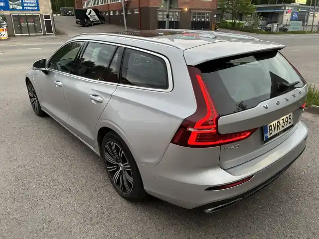 Harmaa Farmari, Volvo V60 – BVR-395