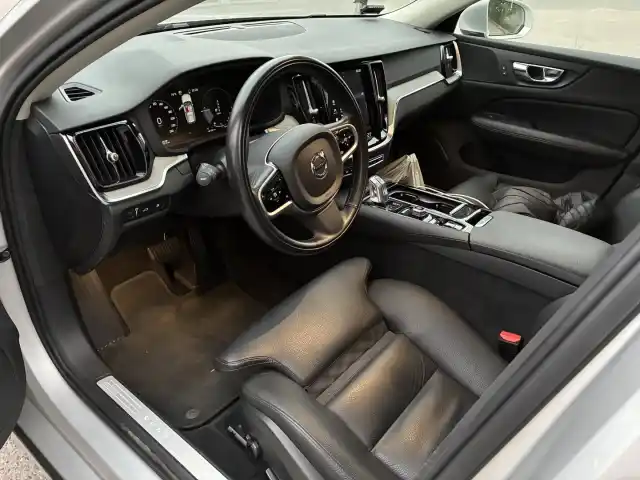Harmaa Farmari, Volvo V60 – BVR-395