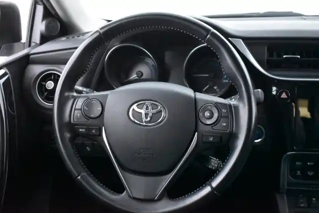 Harmaa Farmari, Toyota Auris – BVS-322