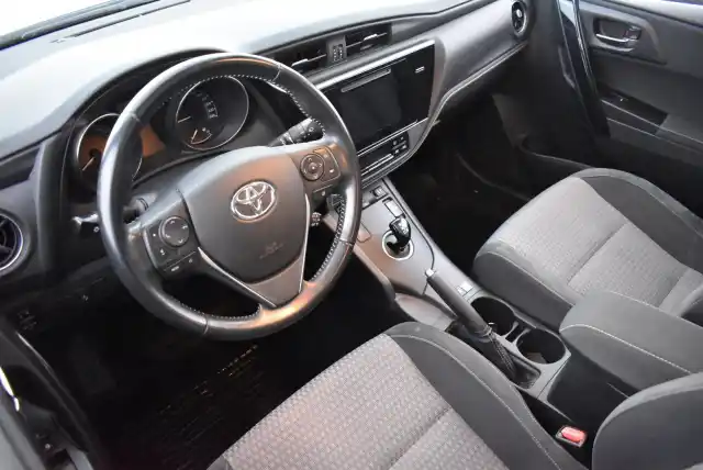 Harmaa Farmari, Toyota Auris – BVS-322