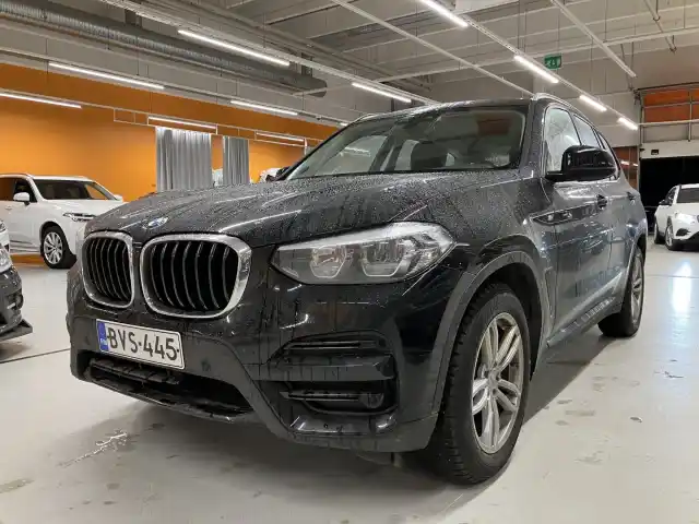 Musta Maastoauto, BMW X3 – BVS-445