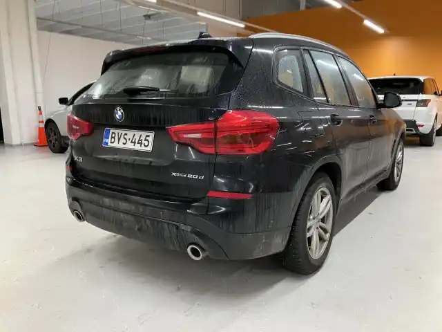 Musta Maastoauto, BMW X3 – BVS-445