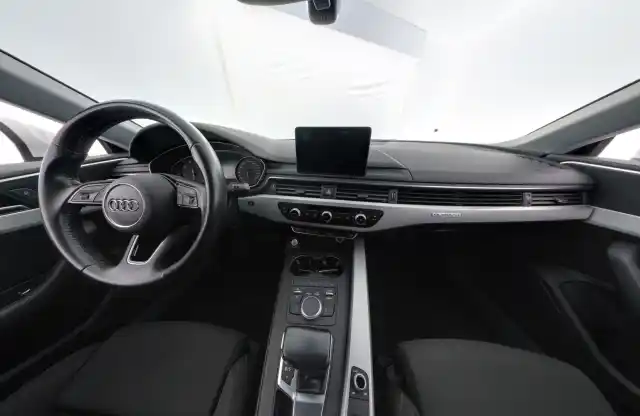 Valkoinen Viistoperä, Audi A5 – BVS-580