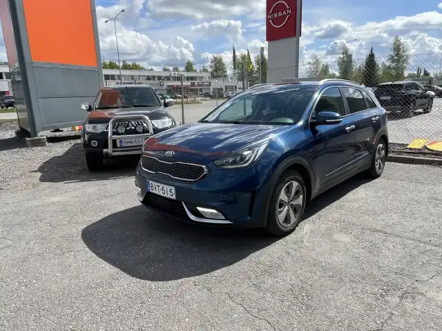 Sininen Maastoauto, Kia Niro – BVT-515