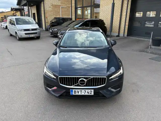 Sininen Farmari, Volvo V60 – BVT-742