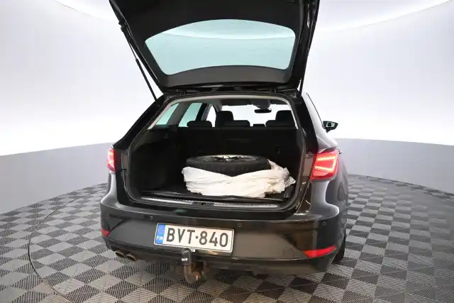 Musta Farmari, Seat Leon ST – BVT-840