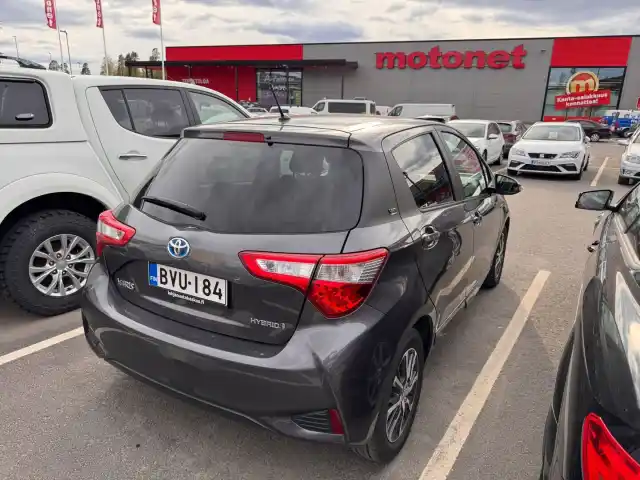 Harmaa Viistoperä, Toyota Yaris – BVU-184