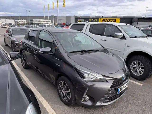 Harmaa Viistoperä, Toyota Yaris – BVU-184