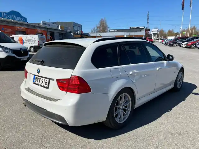 Valkoinen Farmari, BMW 320 – BVV-916