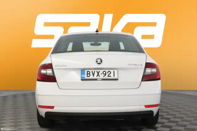 Valkoinen Viistoperä, Skoda Octavia – BVX-921