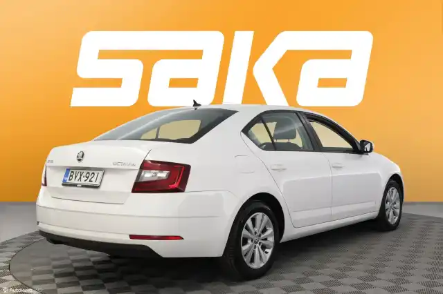 Valkoinen Viistoperä, Skoda Octavia – BVX-921