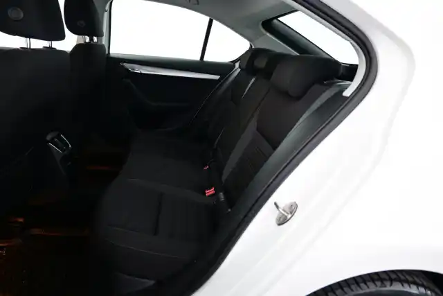 Valkoinen Viistoperä, Skoda Octavia – BVX-921