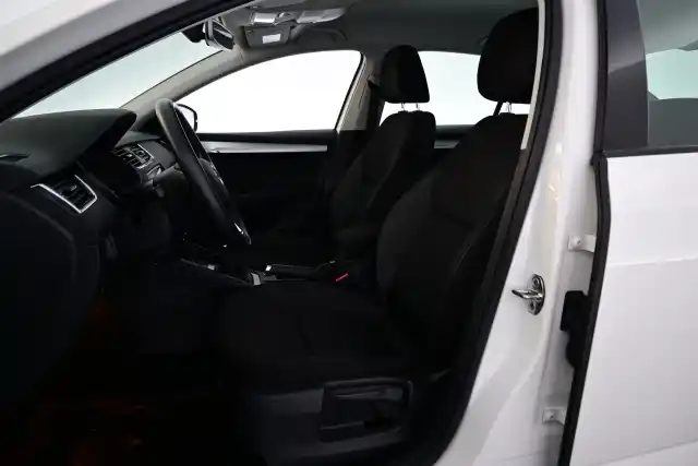 Valkoinen Viistoperä, Skoda Octavia – BVX-921