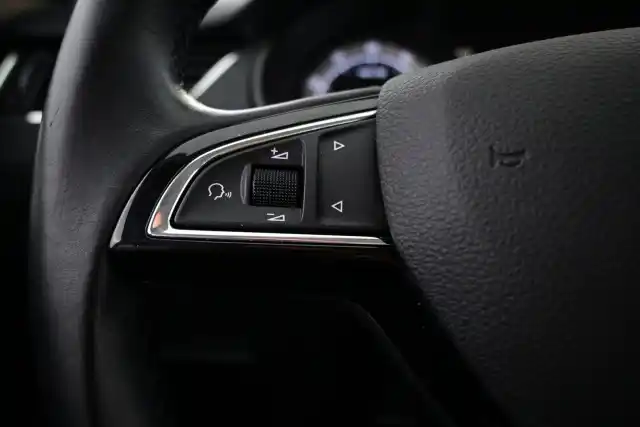 Valkoinen Viistoperä, Skoda Octavia – BVX-921