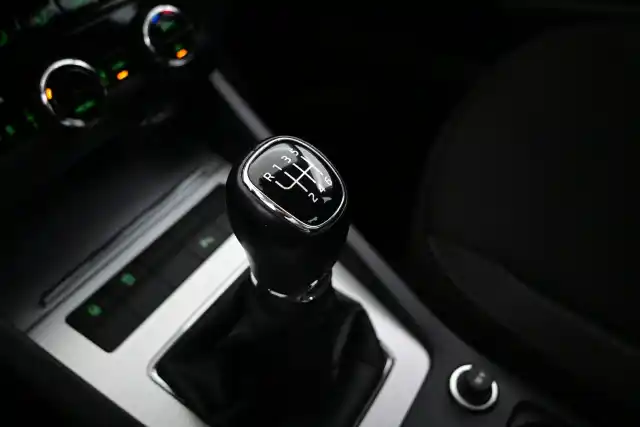 Valkoinen Viistoperä, Skoda Octavia – BVX-921