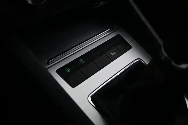 Valkoinen Viistoperä, Skoda Octavia – BVX-921