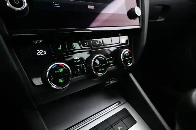 Valkoinen Viistoperä, Skoda Octavia – BVX-921