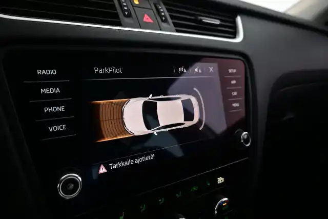Valkoinen Viistoperä, Skoda Octavia – BVX-921