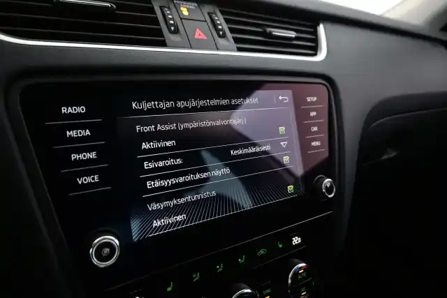 Valkoinen Viistoperä, Skoda Octavia – BVX-921