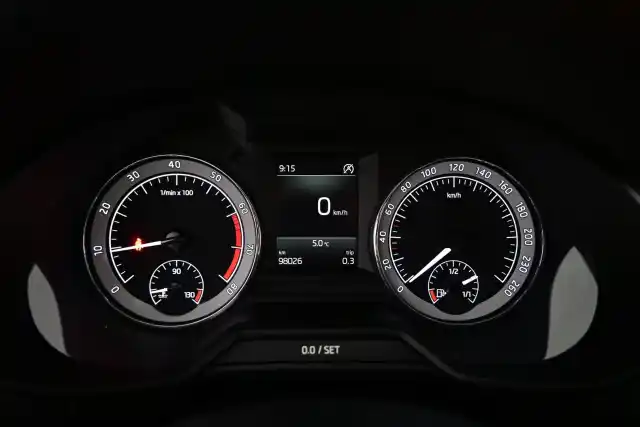 Valkoinen Viistoperä, Skoda Octavia – BVX-921