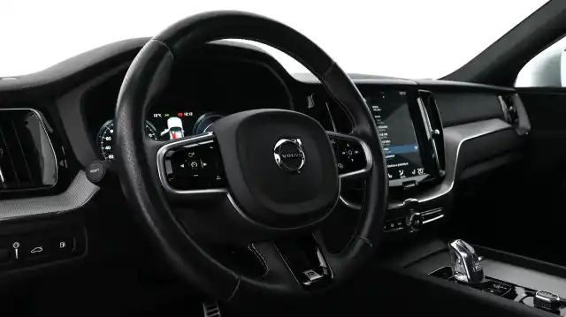 Harmaa Maastoauto, Volvo XC60 – BVZ-538