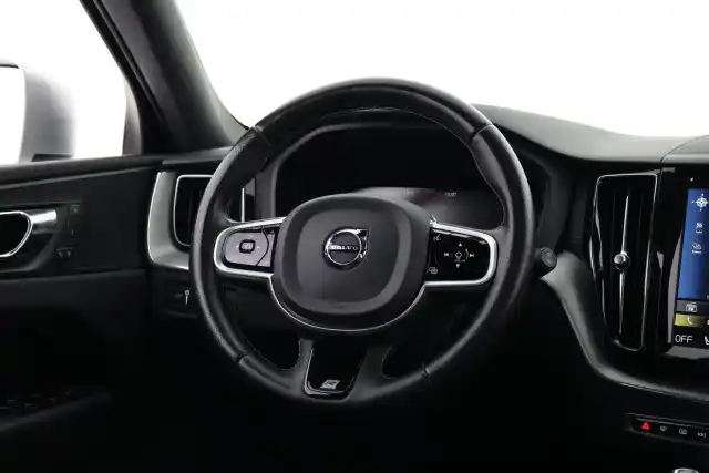 Harmaa Maastoauto, Volvo XC60 – BVZ-538