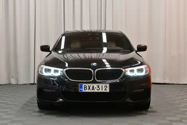 Musta Sedan, BMW 530 – BXA-312