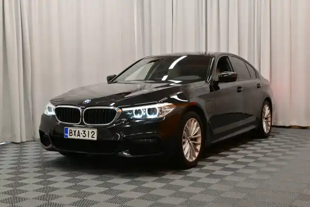 Musta Sedan, BMW 530 – BXA-312