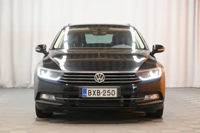 Musta Farmari, Volkswagen Passat – BXB-250