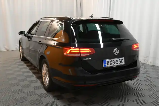 Musta Farmari, Volkswagen Passat – BXB-250