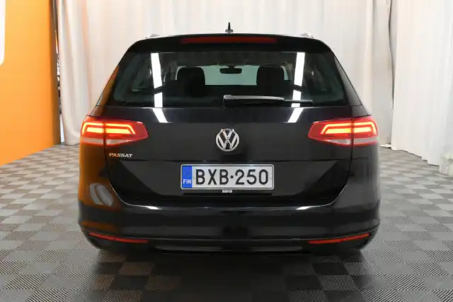 Musta Farmari, Volkswagen Passat – BXB-250