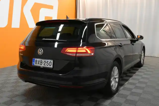 Musta Farmari, Volkswagen Passat – BXB-250