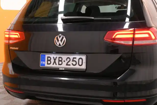 Musta Farmari, Volkswagen Passat – BXB-250