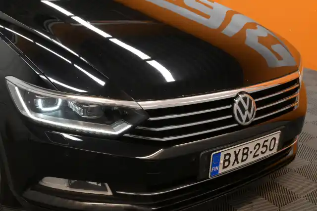 Musta Farmari, Volkswagen Passat – BXB-250