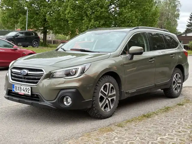 Vihreä Farmari, Subaru Outback – BXB-492