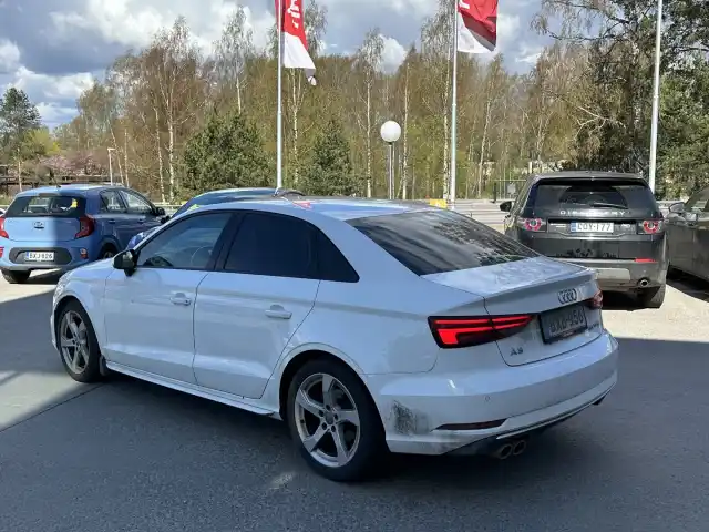 Valkoinen Sedan, Audi A3 – BXB-956