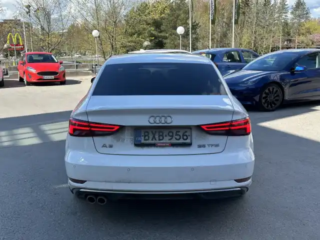 Valkoinen Sedan, Audi A3 – BXB-956