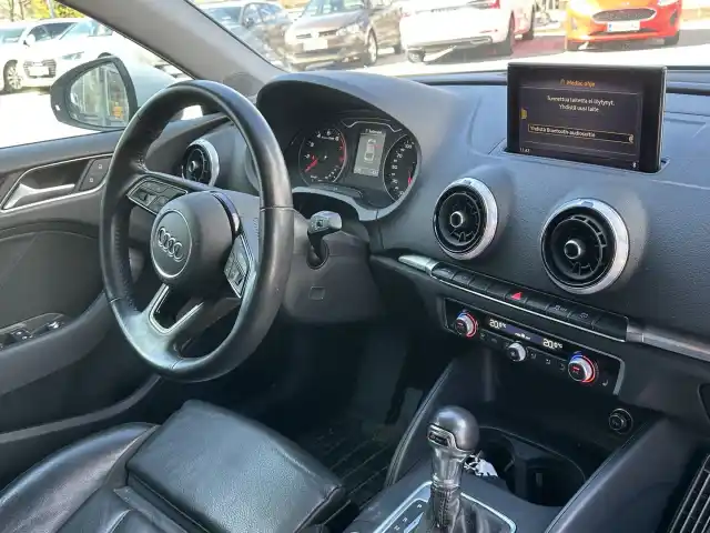 Valkoinen Sedan, Audi A3 – BXB-956