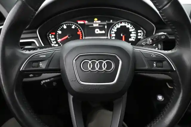 Vihreä Farmari, Audi A4 – BXC-128