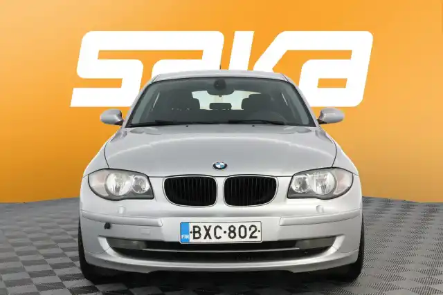 Harmaa Viistoperä, BMW 116 – BXC-802