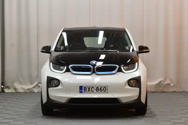 Valkoinen Sedan, BMW i3 – BXC-860