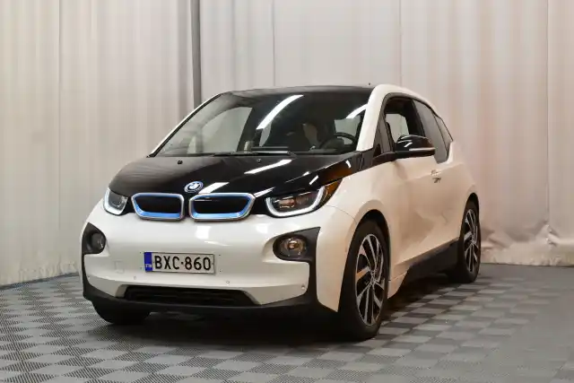 Valkoinen Sedan, BMW i3 – BXC-860