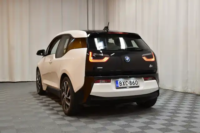 Valkoinen Sedan, BMW i3 – BXC-860