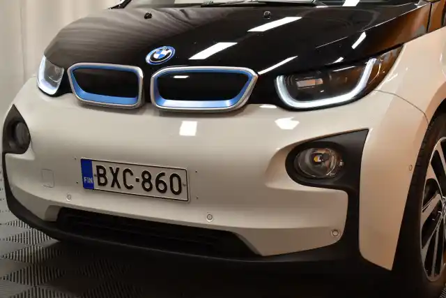 Valkoinen Sedan, BMW i3 – BXC-860